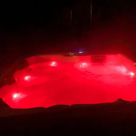 In Mit Privatem Pool By Interhome בית נופש מוראו